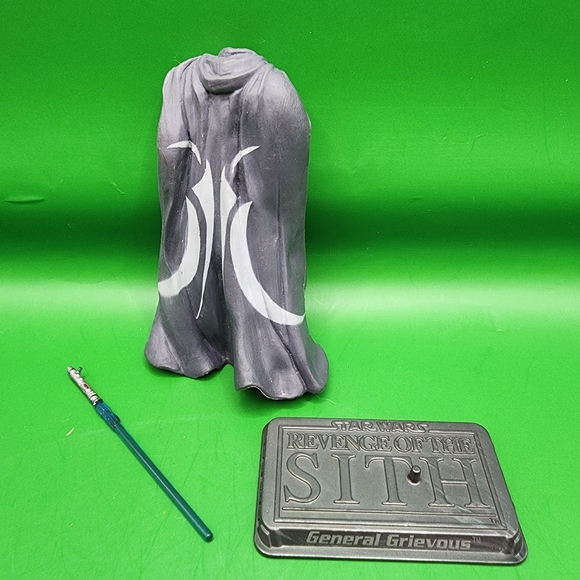 2004 Star Wars General Grievous Cape Light Saber Stand Action Figure Accessories - Picture 1 of 3